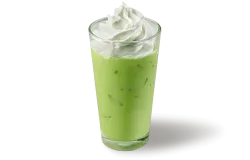 Iced Coconut Matcha latte con panna